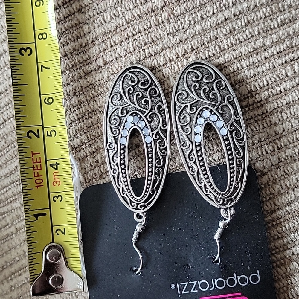 Dangle earrings - Picture 3 of 3